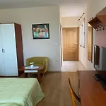 Golden Flake 4km From Bolata Πανσιόν