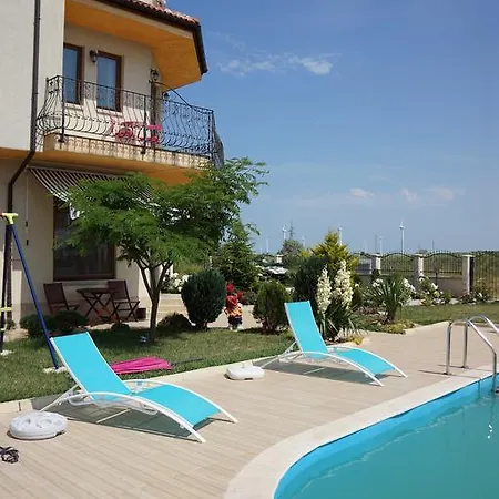 Golden Flake 4km From Bolata 4*
